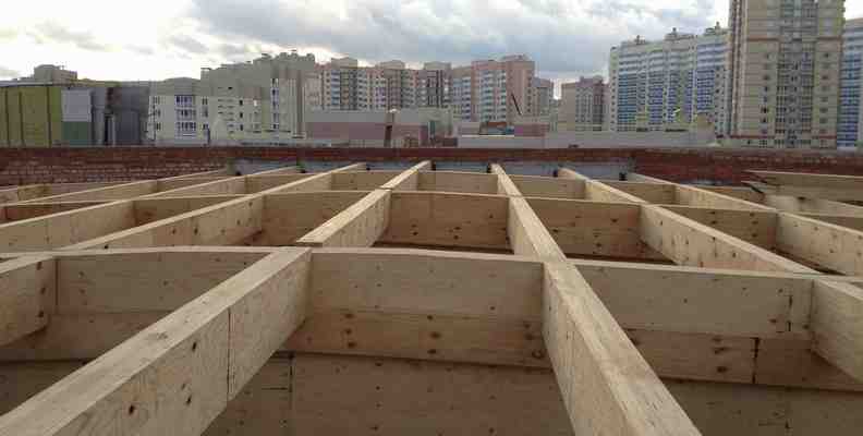 ТЫСЯЧИ КВАДРАТНЫХ МЕТРОВ КРОВЛИ